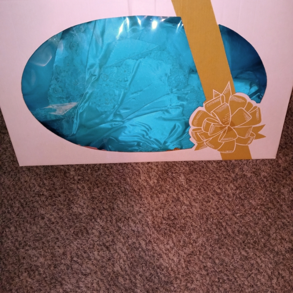 Connie Luxury Wedding Dress...